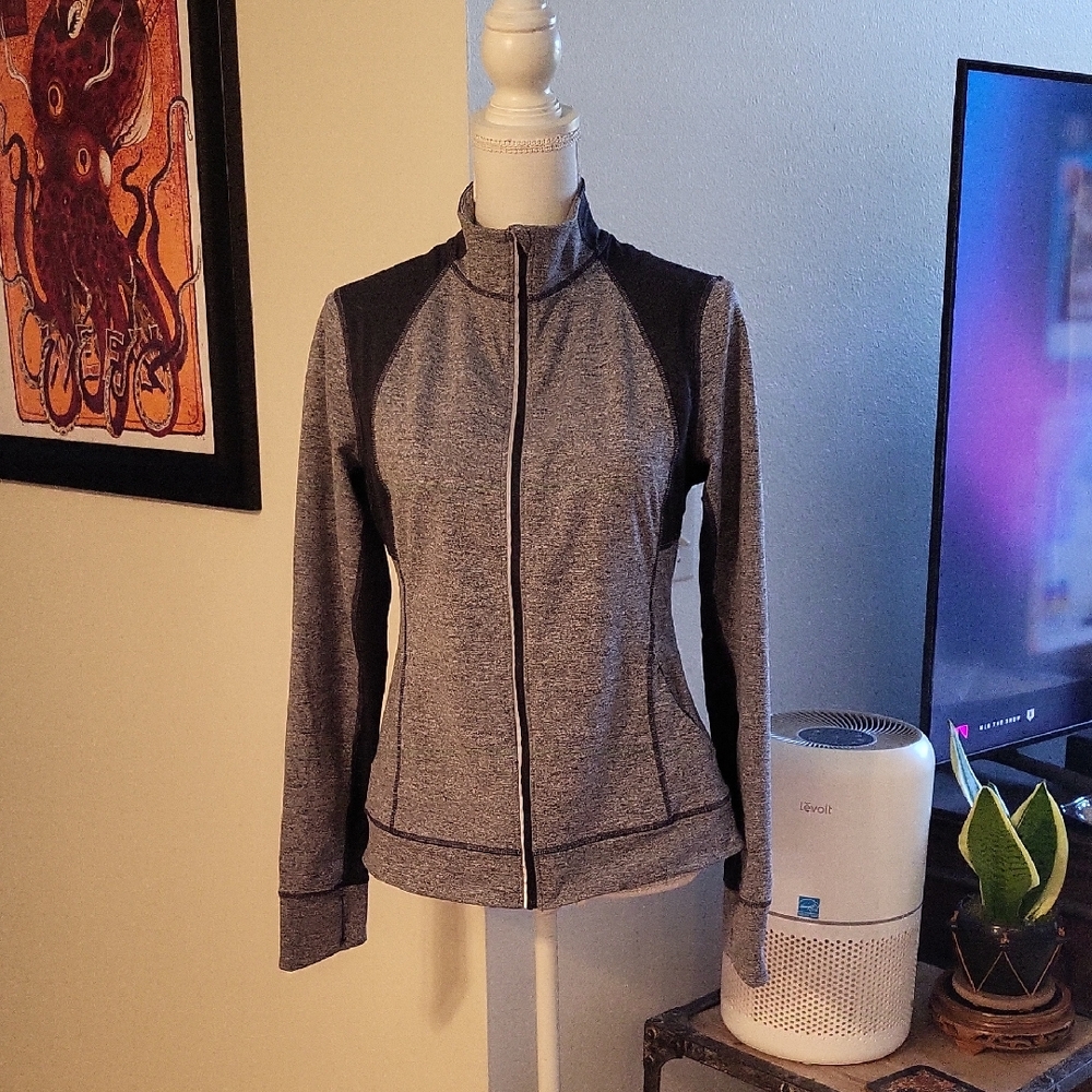 Lucy Tech Gray Sports Jacket Zippered 5 Pockets Mesh